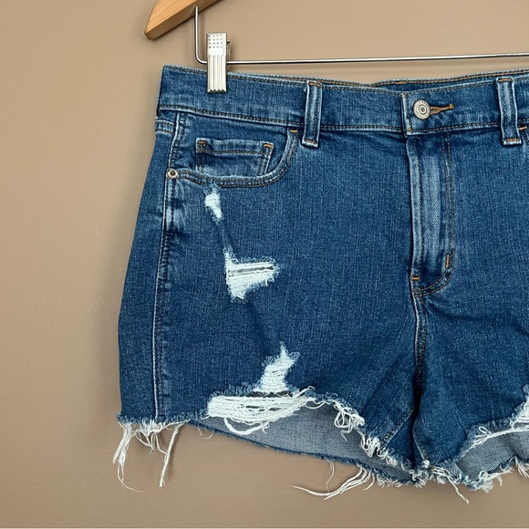 {Old Navy} Boyfriend Distressed Mid-Rise Jean Shorts in Blue - Womens 8 - Picture 2 of 10